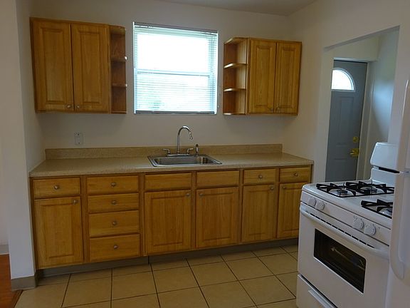 4th image of 1163 W Pleasant Pl