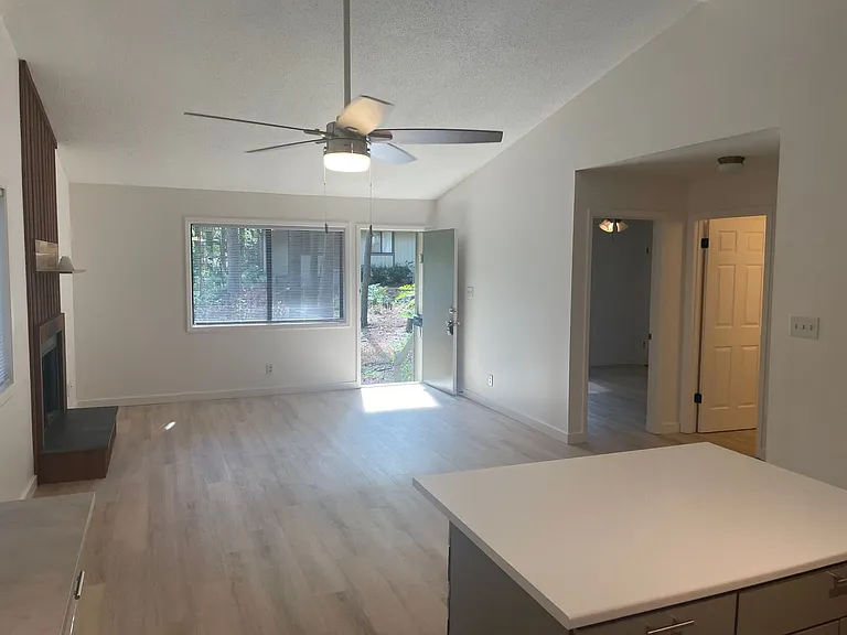 1101 W Main St #D — Photo 6
