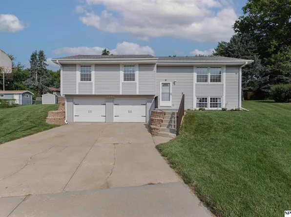 5806 S 92nd Cir, Omaha, NE 68127