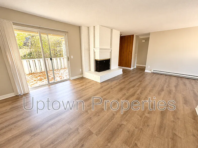 3 bed, 2.0 bath, 1300 sqft, $1,795 — Photo 1