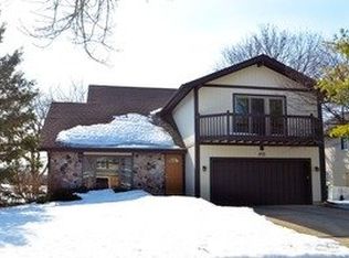 975 Barlina Rd, Crystal Lake, IL 60014