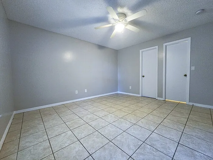 1423 Montana Ave — Photo 11
