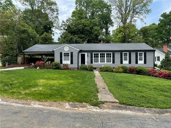 2737 Wildwood Ct, Winston Salem, NC 27103