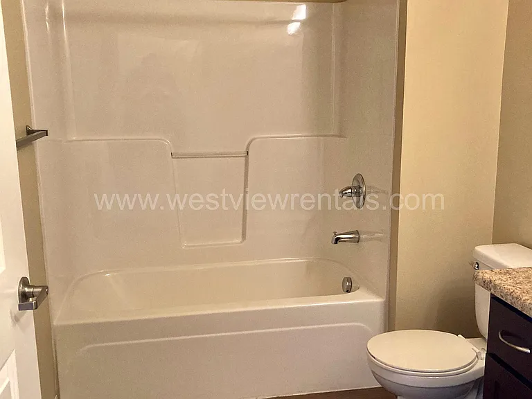 200 E Maple St — Photo 381