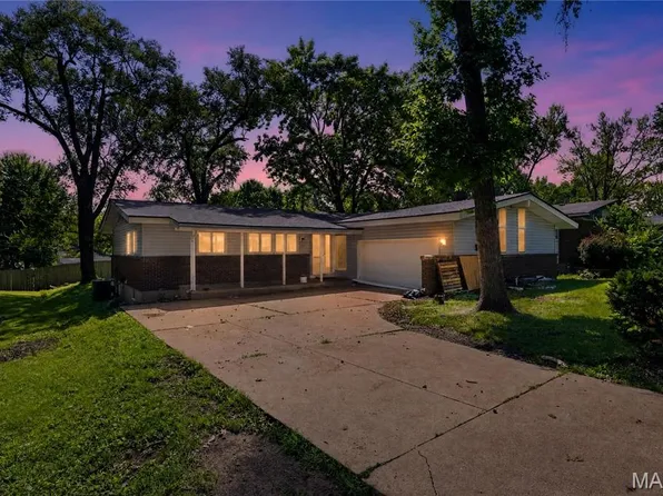 420 Waterford Dr, Florissant, MO 63033