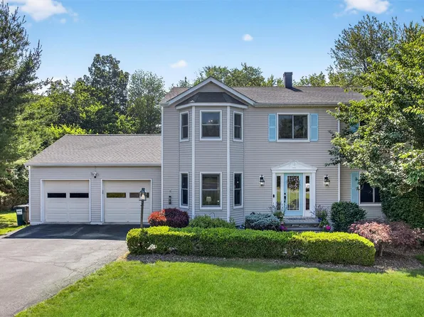 8 York Place, Washingtonville, NY 10992