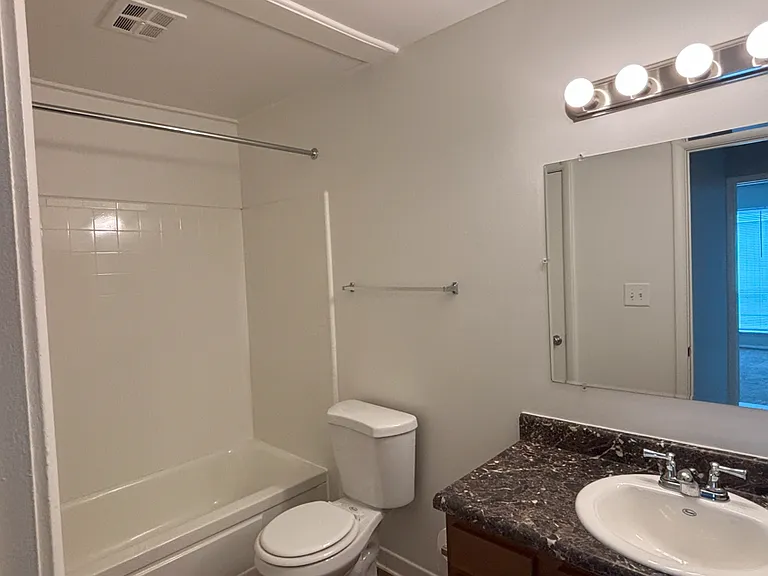 Embassy West Apartments — Photo 20