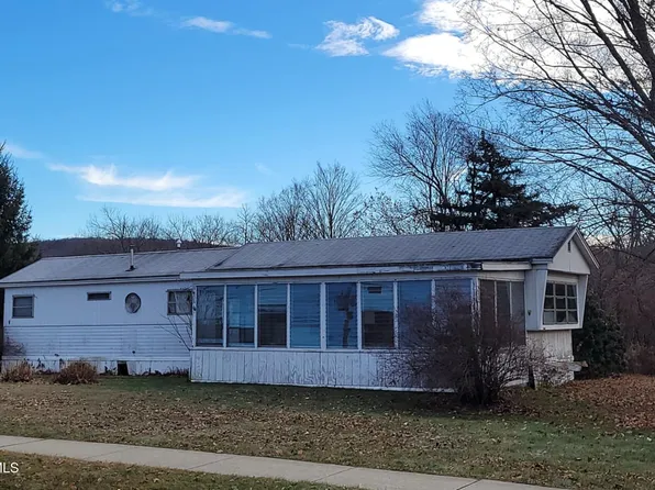 36 School St, Cheshire, MA 01225