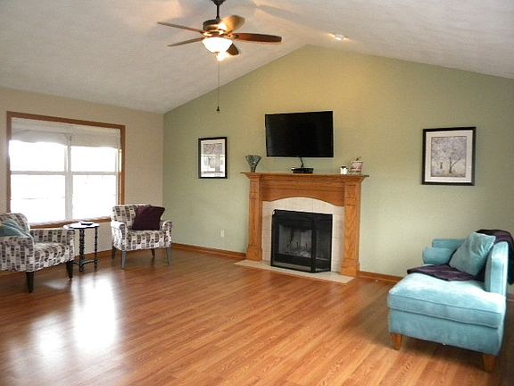 4th image of 4814 Glen Echo Way