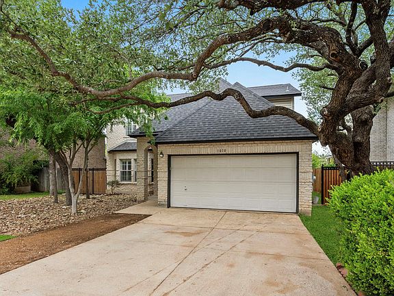 2nd image of 1010 Del Roy Dr