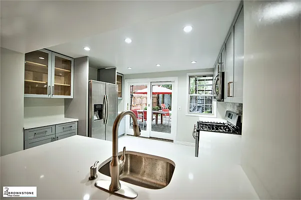 Rented by Brownstone Real Estate | media 15