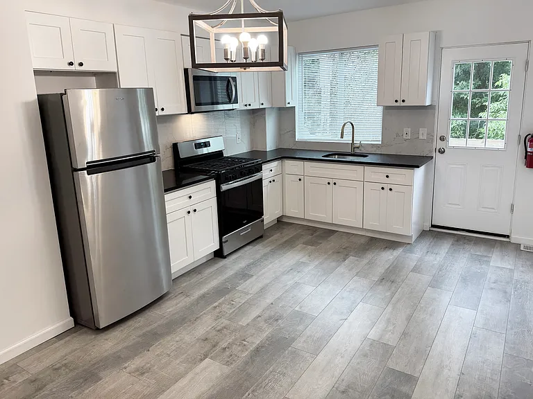 210 Washington St — Photo 2