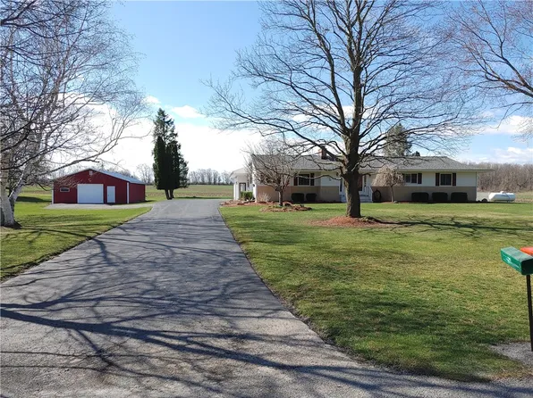 7758 Swamp Rd, Bergen, NY 14416