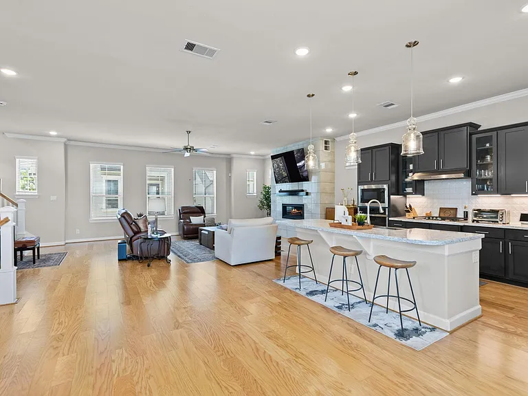 4004 Centre Meadow Way — Photo 9