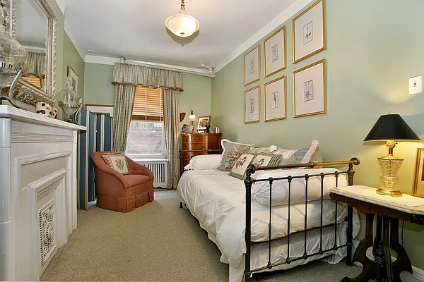 Sold by Corcoran | media 19