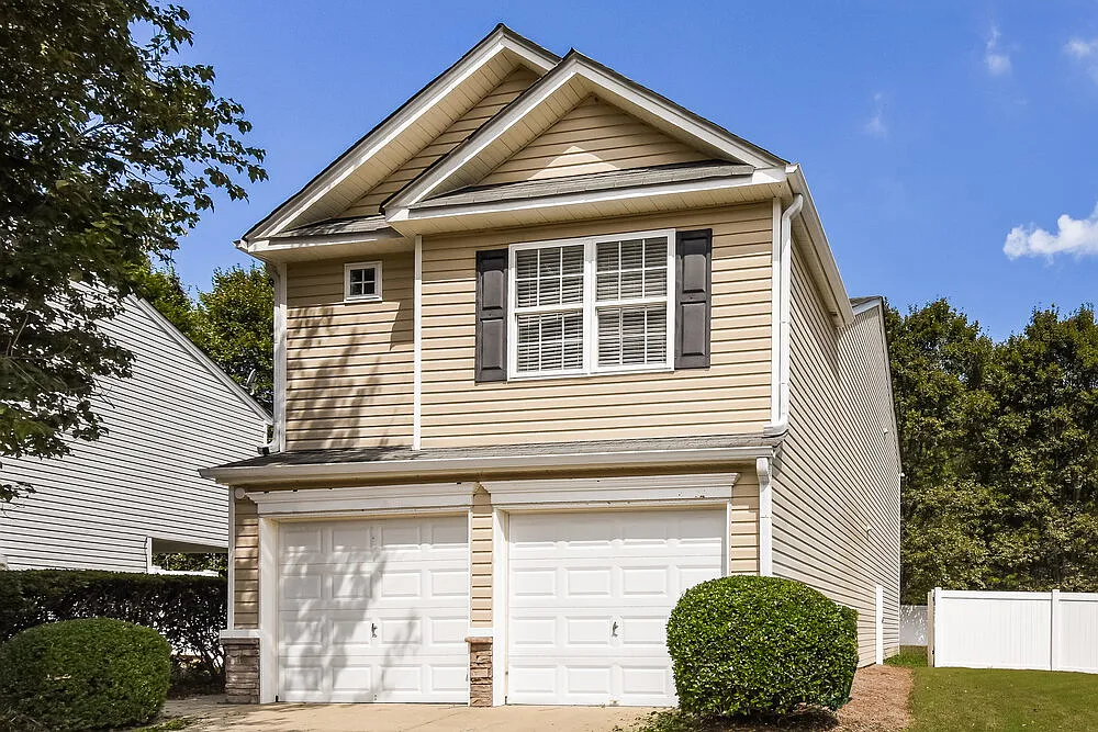 3 bed, 2.5 bath, 1384 sqft, $2,190 — Photo 4
