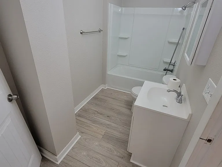 414 N Gordon St — Photo 5
