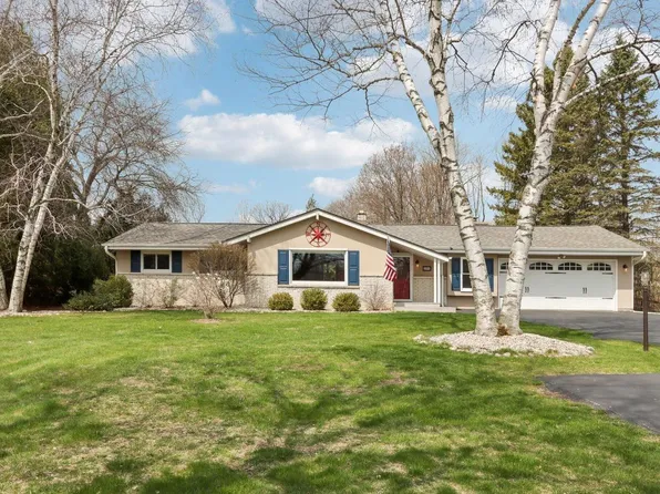 295 Green Bay ROAD, Cedarburg, WI 53012