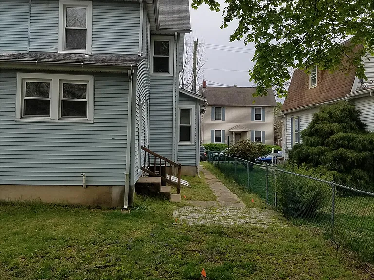 420 Ash St — Photo 24