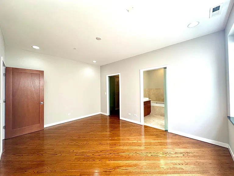 1635 W Cortland St #301 — Photo 18