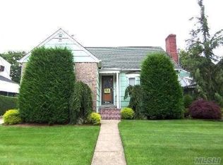 15 Highland Rd, Valley Stream, NY 11580
