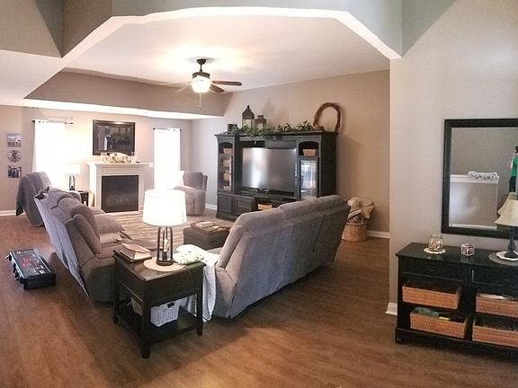 5th image of 25068 Apple Blossom Dr