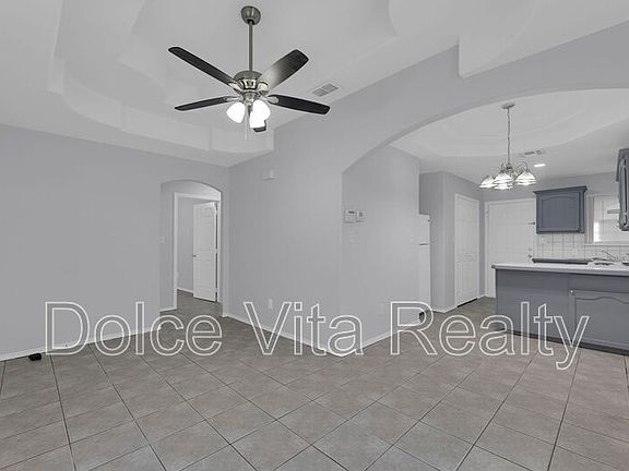 5th image of 813 W Bronze Dr APT 1