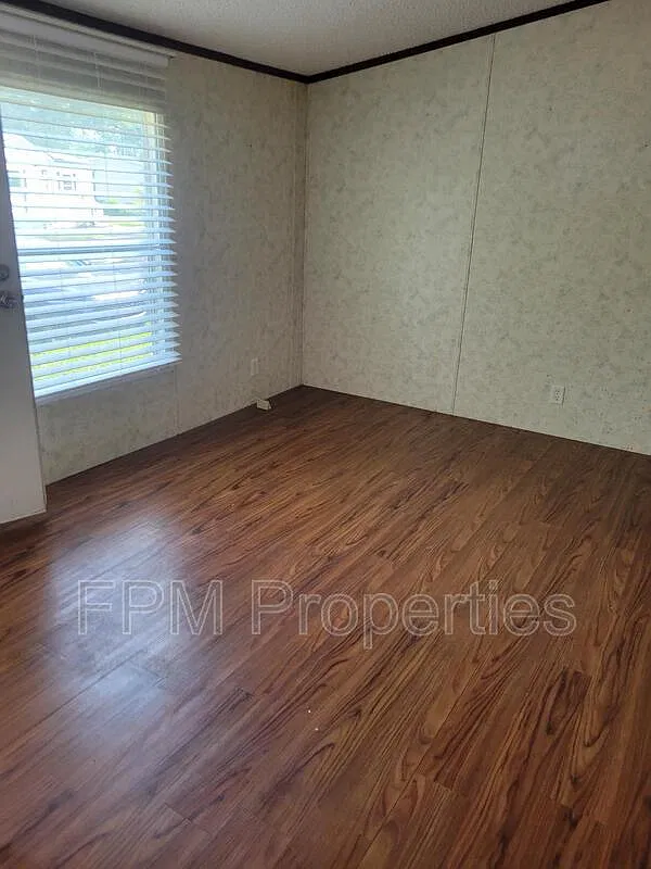 3 bed, 2.0 bath, 1128 sqft, $1,450 — Photo 3