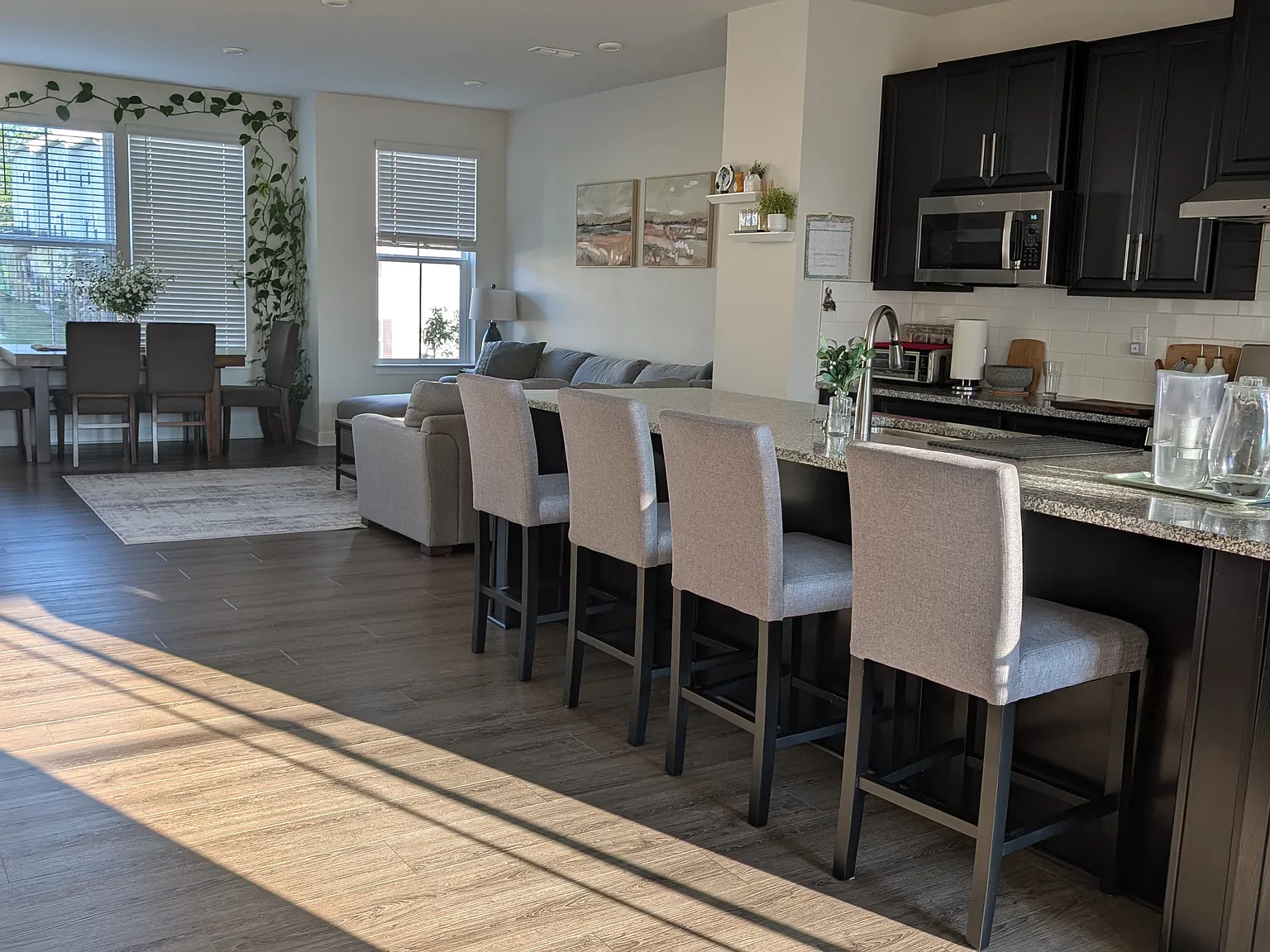 3 bed, 2.5 bath, 2178 sqft, $2,399 — Photo 2