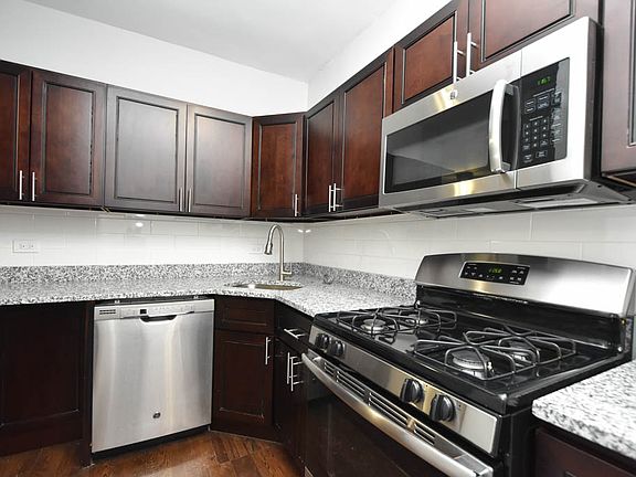 3rd image of 6116 N Winthrop Ave APT 2W