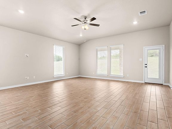 3rd image of 1845 Meadow Crest Dr