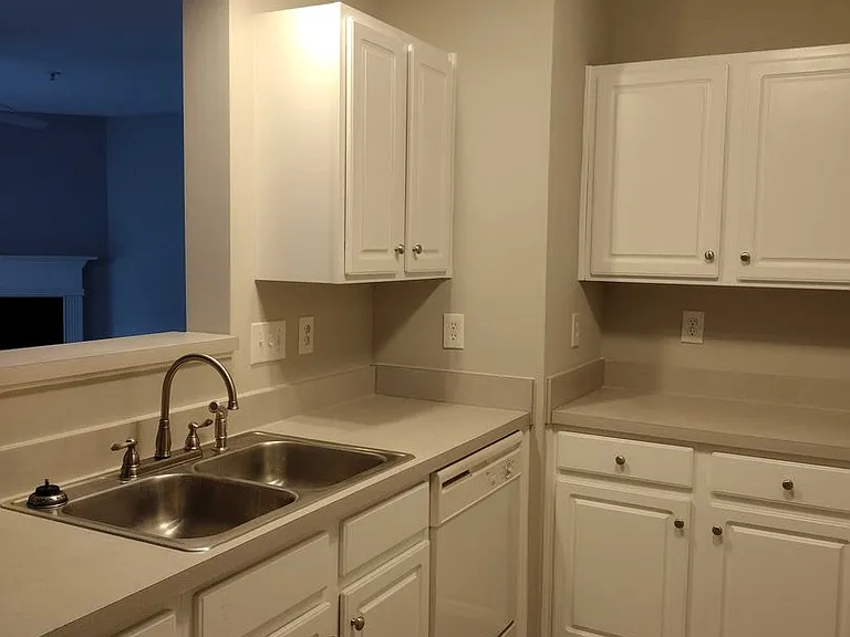 211 Ivy Glen Ct — Photo 5