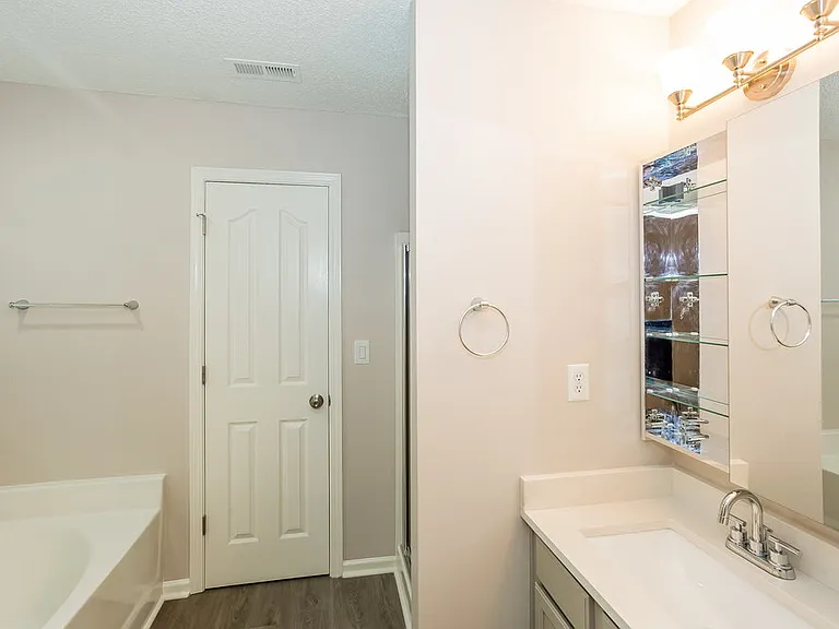 5902 Shining Oak Ln — Photo 15