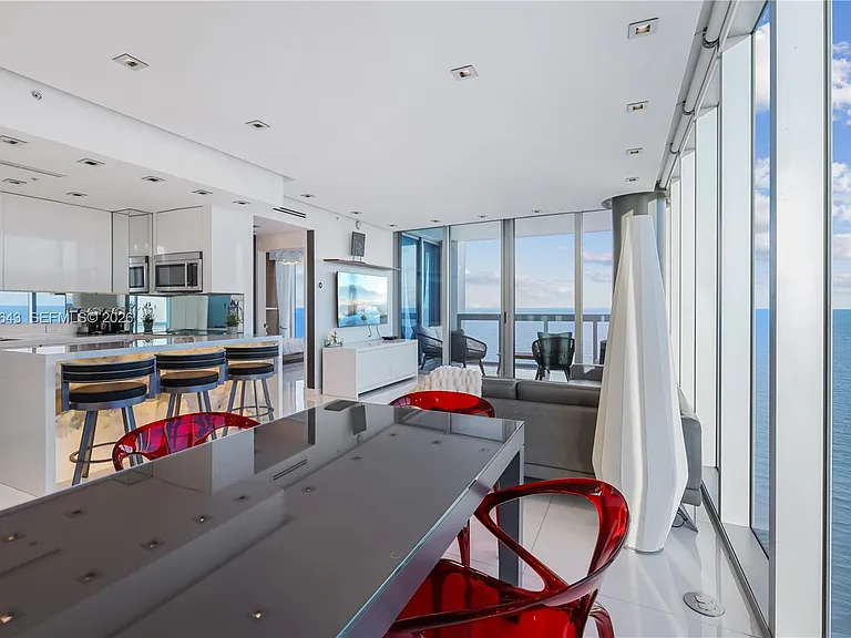 6899 Collins Ave #2208 — Photo 14