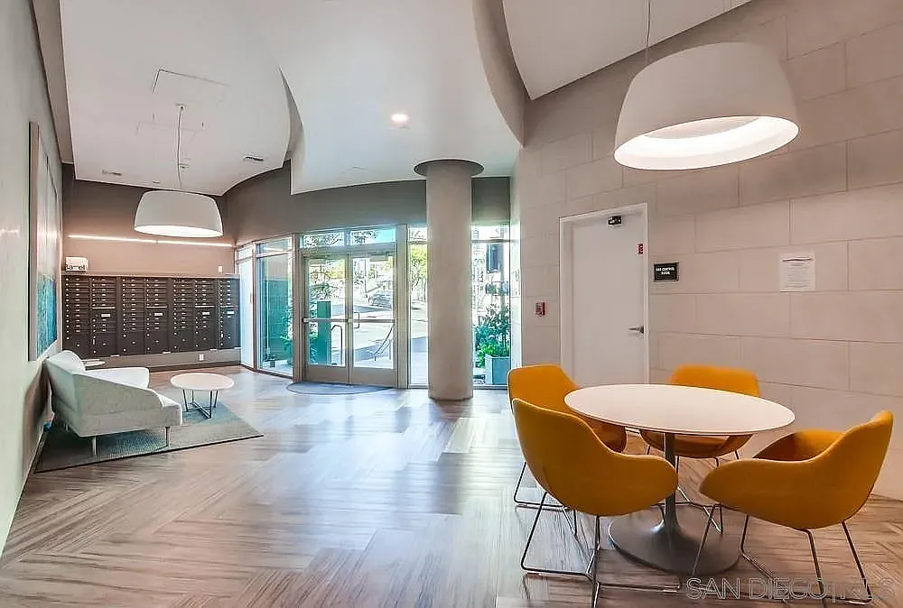 1 bed, 865 sqft, $2,780 — Photo 2