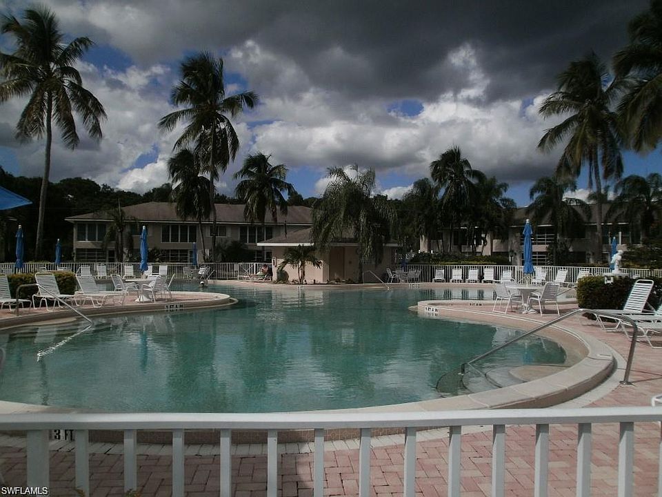 1st image of 118 Palm Dr APT 11