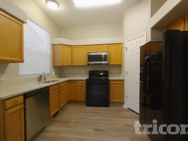 8195 Radcliff Dr — Photo 5