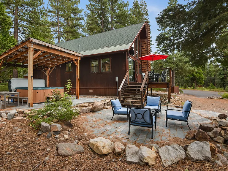 678 Sunset Rd — Photo 3