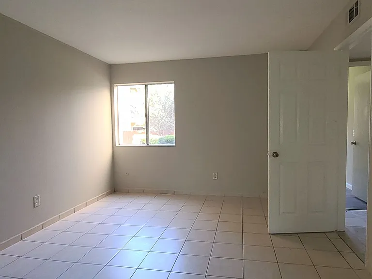 475 N Midway Dr #114 — Photo 9