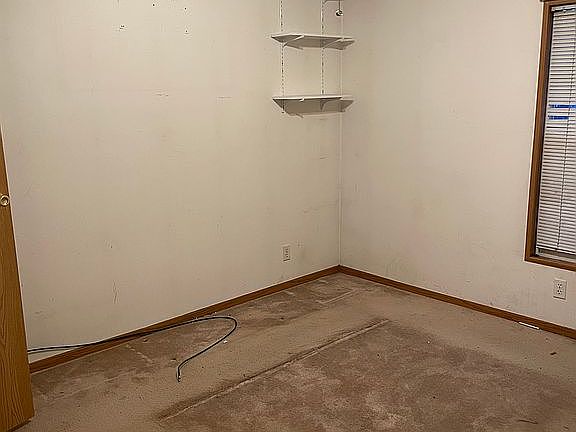 3rd image of 2411 Griffin Ln