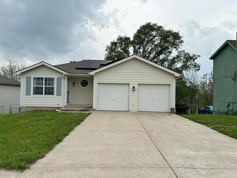 2128 Catie Ln — Photo 1