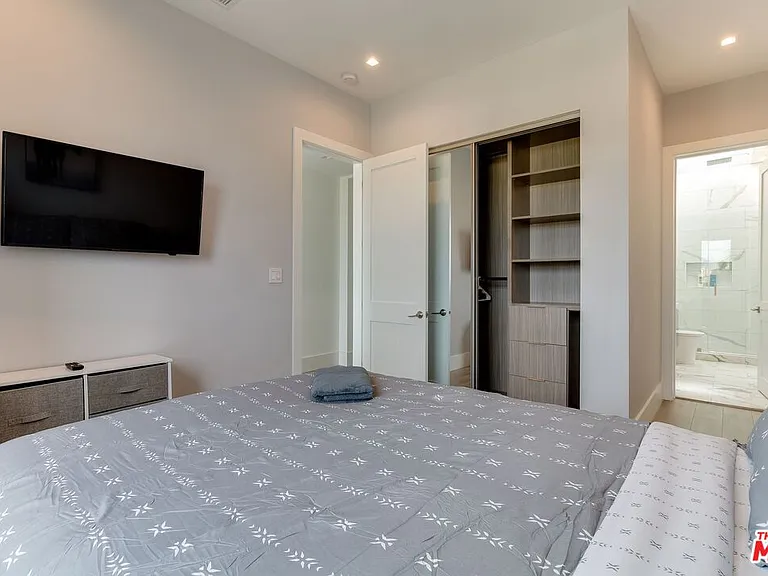 4826 W Pickford — Photo 34