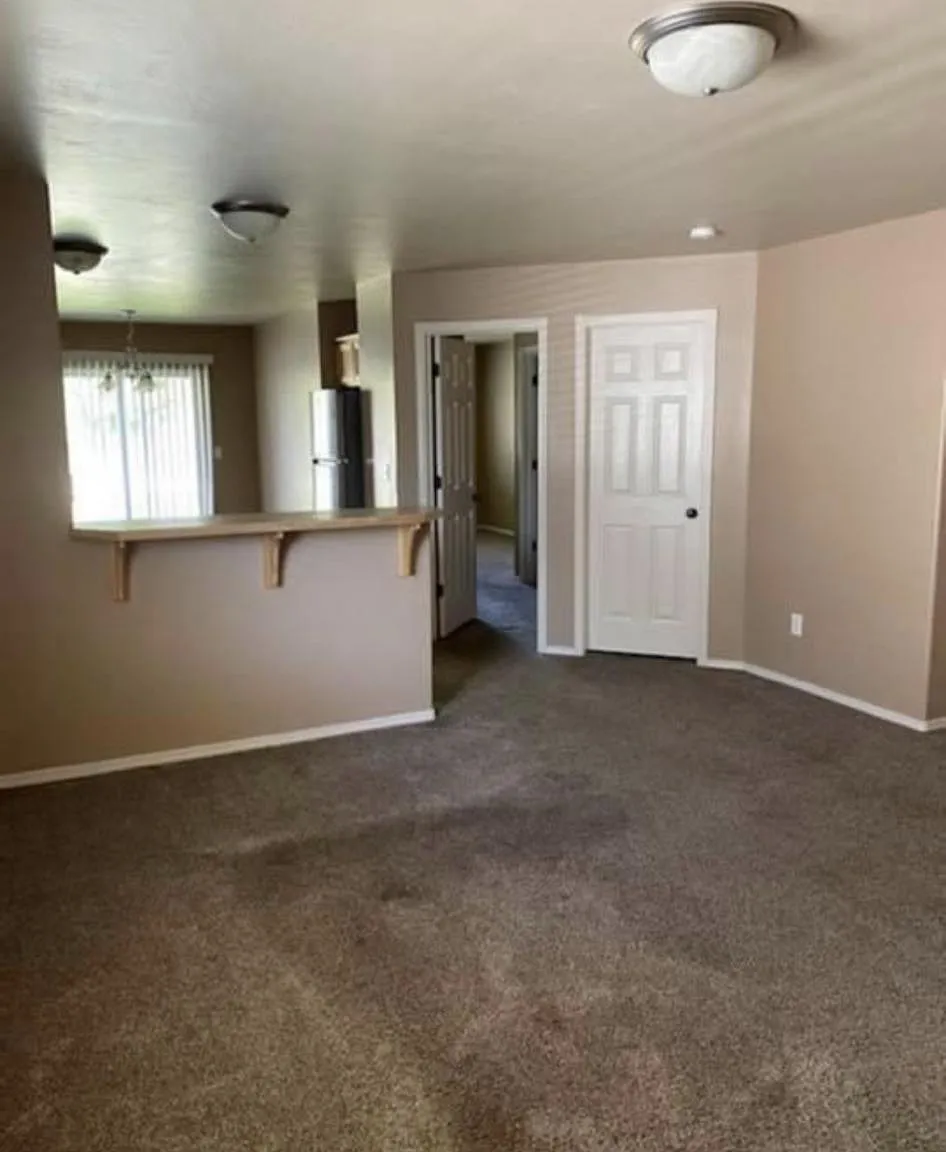 3 bed, 1332 sqft, $1,650 — Photo 2