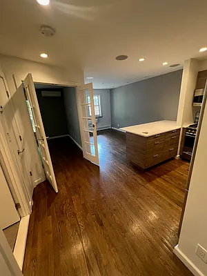 Rented by Plaza Realty | media 2