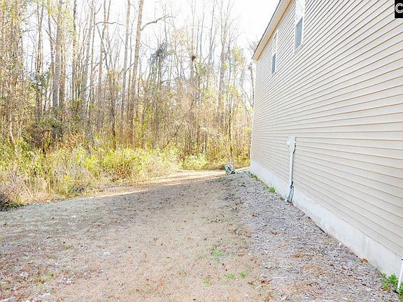 3rd image of 97 Winterberry Ln
