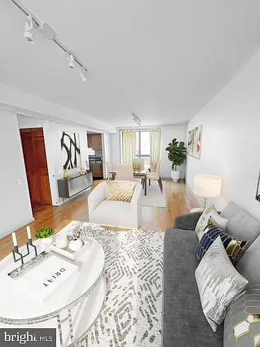 830 Lombard St #A — Photo 3