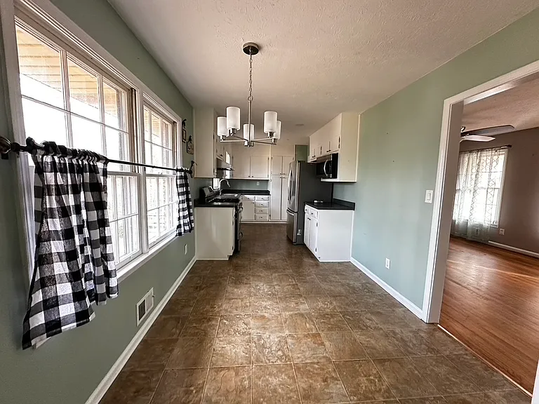 2120 Sandlewood Ln — Photo 3