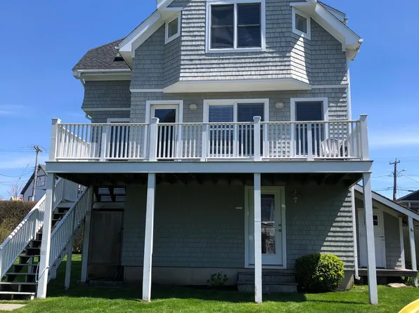 37 Tuckerman Ave, Middletown, RI 02842