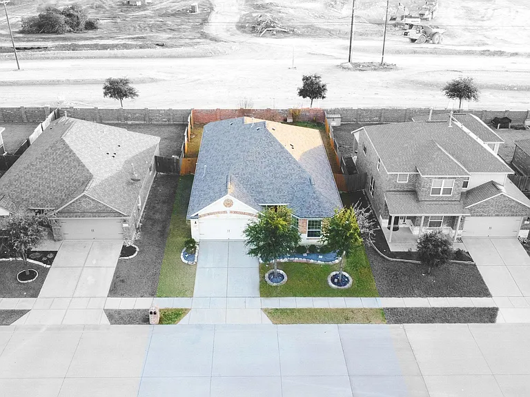 437 Lipizzan Ln — Photo 27