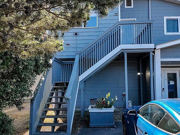 3rd image of 853 Ocean Shores Boulevard NW #10